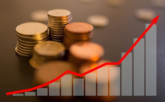 money with an overlaying graph showing how national insurance is increasing